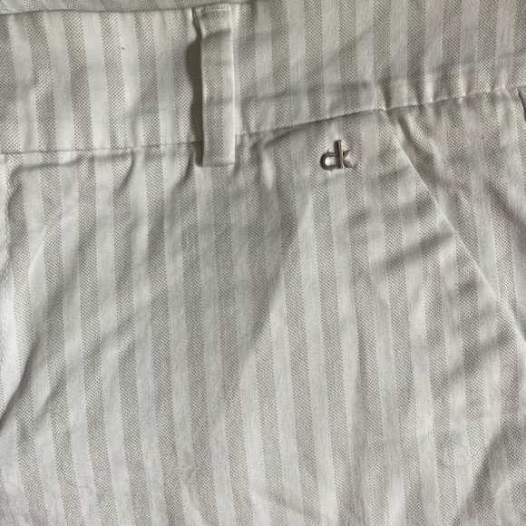 Calvin Klein Shorts with detailed bottom, size 10 - Picture 3 of 7